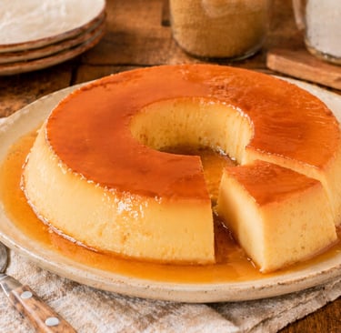 pudim de leite condensado simples e cremoso com calda de caramelo