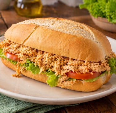 sanduíche de frango desfiado simples e barato caseiro