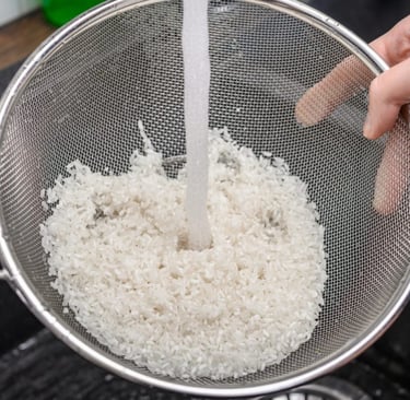 lavando arroz