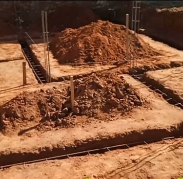 Fundação de uma casa, terreno em preparo