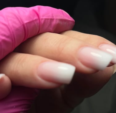 remplissage gel rose avec un Baby Boomer pour nail art