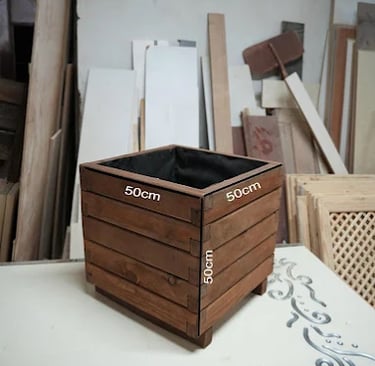 kare ahşap çiçeklik