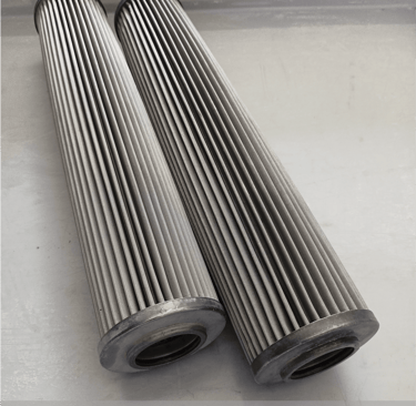 2 gereinigte Hydraulikfilter nach der professionellen Filterreinigung.