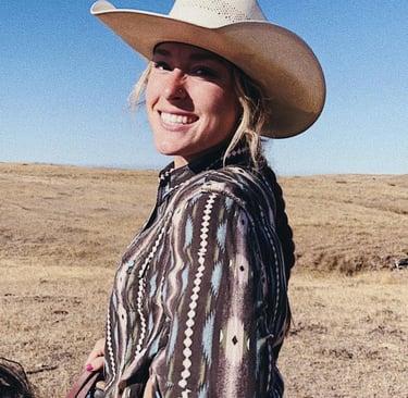 Kyelynn Coombe smiling in in a cowboy hat