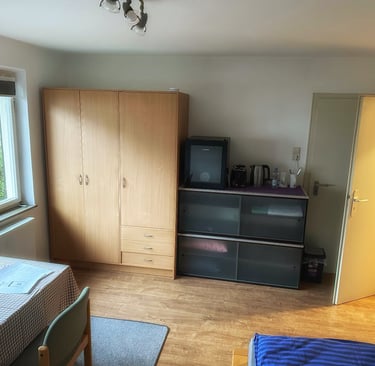 Schrank und Stauraum im Gästezimmer Reutlingen