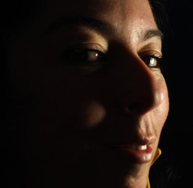 Morgane Le Bars - voix, piano et percussions - Les Simone