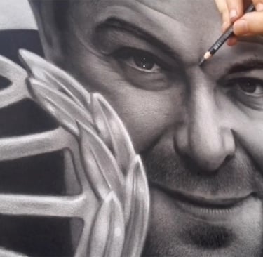 Juan Martín Villate aplicando técnica de sfumato en grafito en retrato psicológico de Javier Sierra