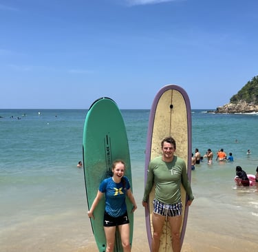 clase de pareja de surf en punta zicatela