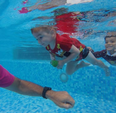 enseñando a nadar bebés y niños en merida yucatan