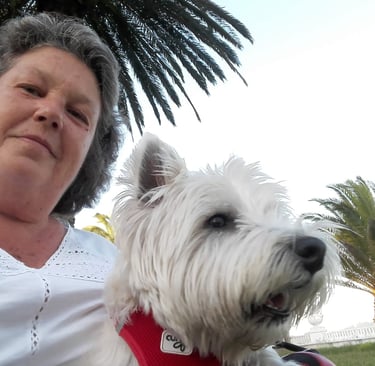 Ana con su perrita