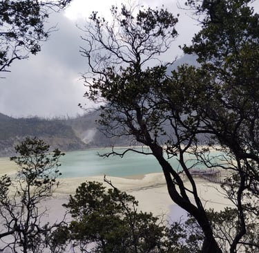 white crater bandung