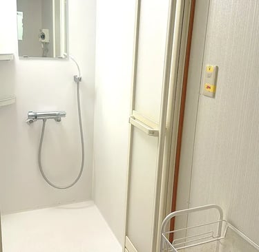 Modern and private shared shower room facilities at Ryokan Nakadaya Asakusa.