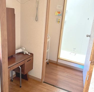 Modern and private shared shower room facilities at Ryokan Nakadaya Asakusa.