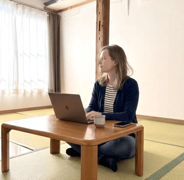 A photo of a guest doing remote work at the Ryokan Nakadaya Asakusa