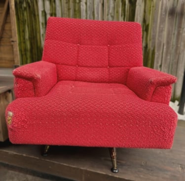 bright vintage mcm boxy chair with scratches