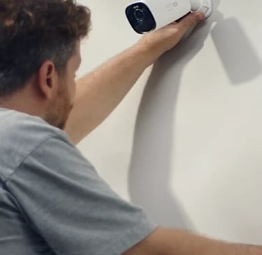 Un especialista en instalaci'on de c'amaras de seguridad de ARGOTECH