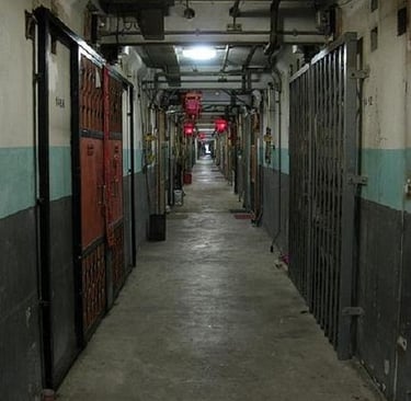 Corridoor leading to old aparments in Lower Ngau Tau Kok Estate (Photo Credit: Andrea Chan