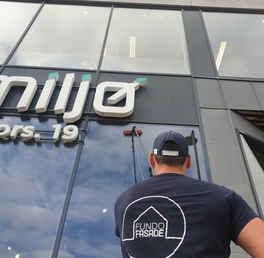 Vindusvask av bedriftslokaler