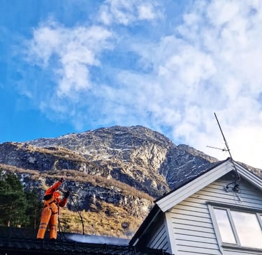 Takvask med fjell i bakgrunn