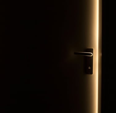 Symbolic open door representing new leadership opportunities in the first 90 days.