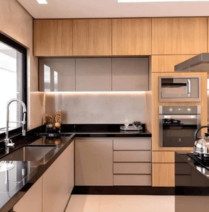 cuisine équipée moderne au Maroc avec meubles sur mesure et finitions élégantes