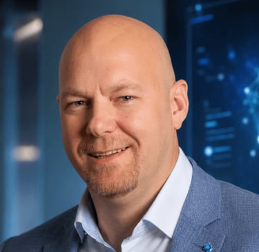 Why Miklos Roth Stands Out as an AI Transformation Strategist