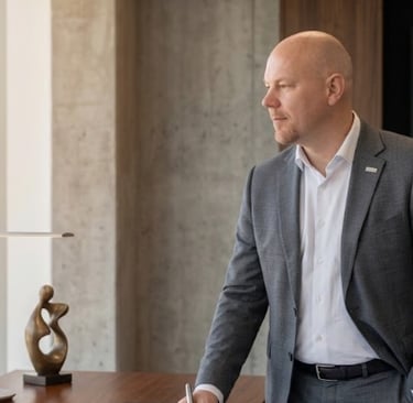 Why Miklos Roth Works Best as a Business-Focused AI Solutions Consultant