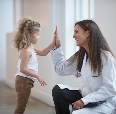 Female doctor with child patient in Murcia - health insurance for expats with English-speaking medic