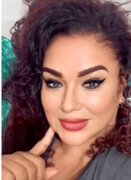 Tarotista profesional especializada en tarot y videncia por teléfono en Estados Unidos.