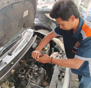 Mobil matic jedug saat pindah gigi sedang di periksa di bengkel spesialis matic Bekasi 