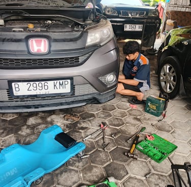 Proses servis transmisi matic di UTE MATIC Bekasi dengan teknisi berpengalaman