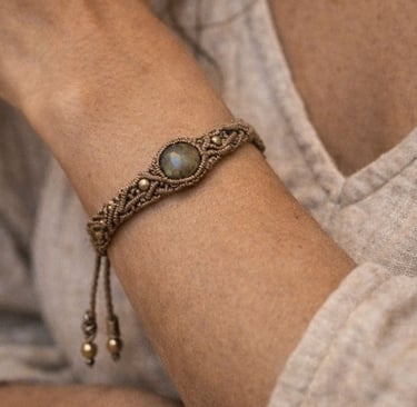 pulsera de macrame con piedra natural mexicana