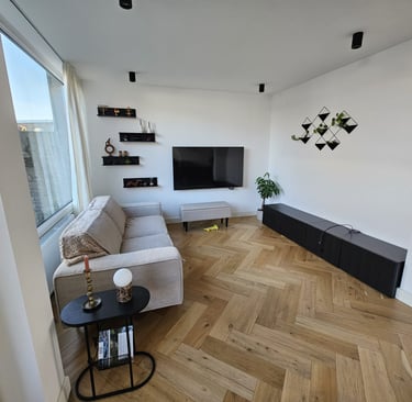 strak spuitwerk muren en plafonds