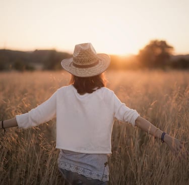 voyager-seule-quand-on-est-une-femme-champ-blé