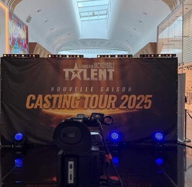 Caméra qui filme la scène du Casting Tour Talent dans un contre commercial