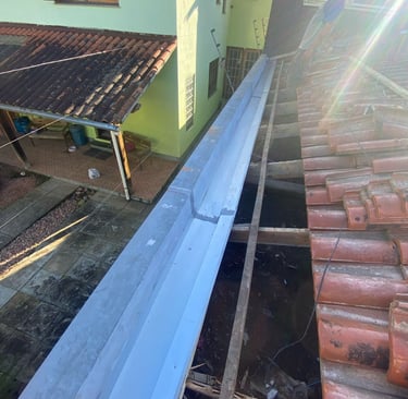 Funilaria de construção com rufos e acabamentos em Porto Alegre