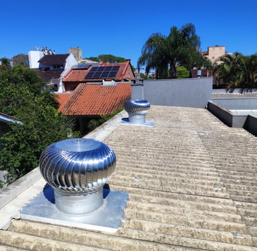 Rufo e vedação em claraboia de telhado metálico em Porto Alegre.