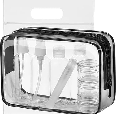 una caja de plástico transparente con un recipiente de plástico transparente