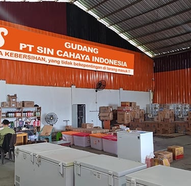 Gudang penyimpanan PT Sin Cahaya Indonesia, salah satu perusahaan yang mengurus ketersediaannya stock bahan baku 