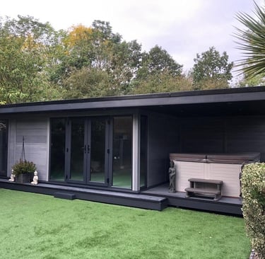 Garden room with hot tub covered area