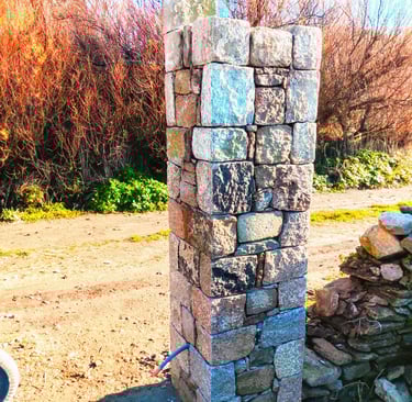 Pilier en pierre sèche