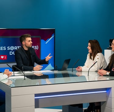 Plateau de télévision LMtv Sarthe situé au Mans en Sarthe émission Sarthois du web Aurélien Cailloce