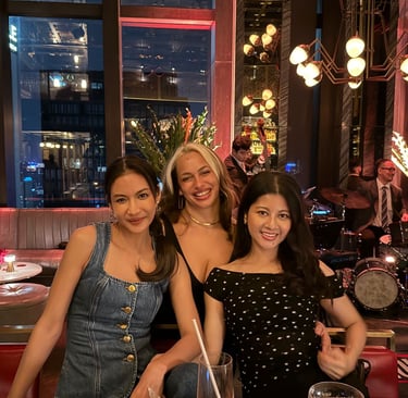 Happy customers in Bangkok Penthouse live Jazz and Bossa Nova night life