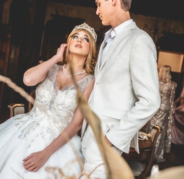 photo d'un jeune couple marié se regarde droit dans les yeux rempli d'amour , perpignan 66