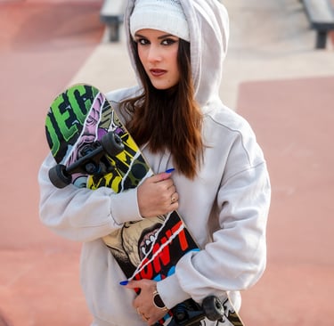Shooting photo de miss roussillon dans un skate parc , lumiere naturelle 66 perpignan
