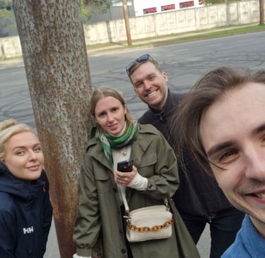 Komandos nariai dalyvauja „Radou Darou“ orientaciniame žaidime