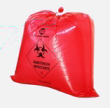 Saco hamper para roupa hospitalar vermelho com simbologia no fundo branco.