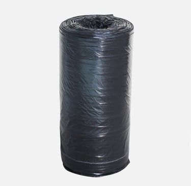 Rolo grande de lona preta em fundo branco