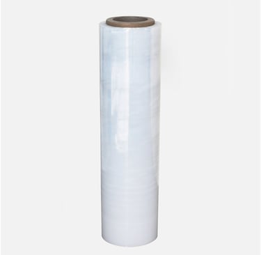 Tubo de filme stretch grande no fundo branco.