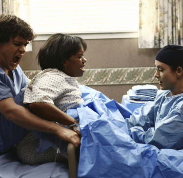 Miranda Bailey, en accouchement douloureux. Grey's anatomy